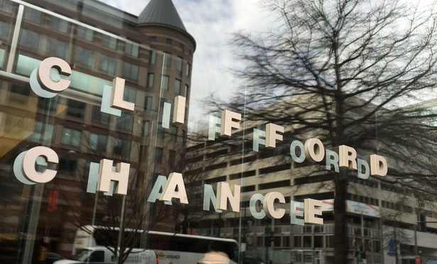 Clifford Chance Raises NQ Pay By More Than 2 000 Law