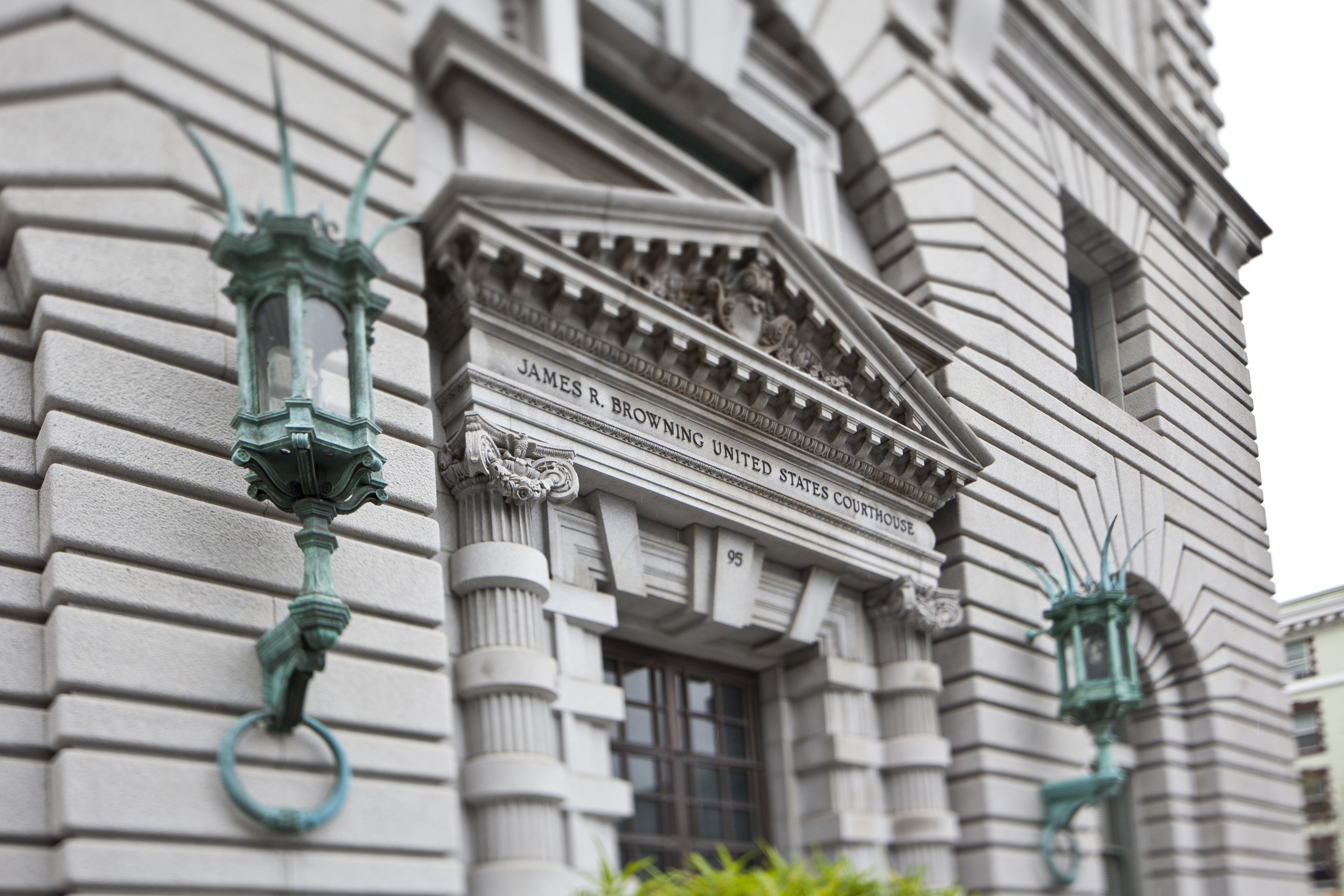 9th Circuit Rule Automatically Pausing Deportation Survives En Banc Review