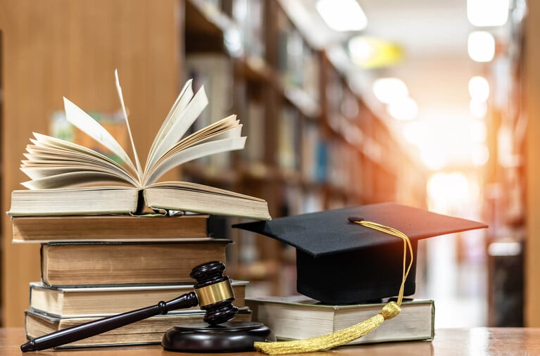 Accelerated Recruiting Is Raising Risk—and Forcing Greater Discipline—Across Mid‑Market Law Firms