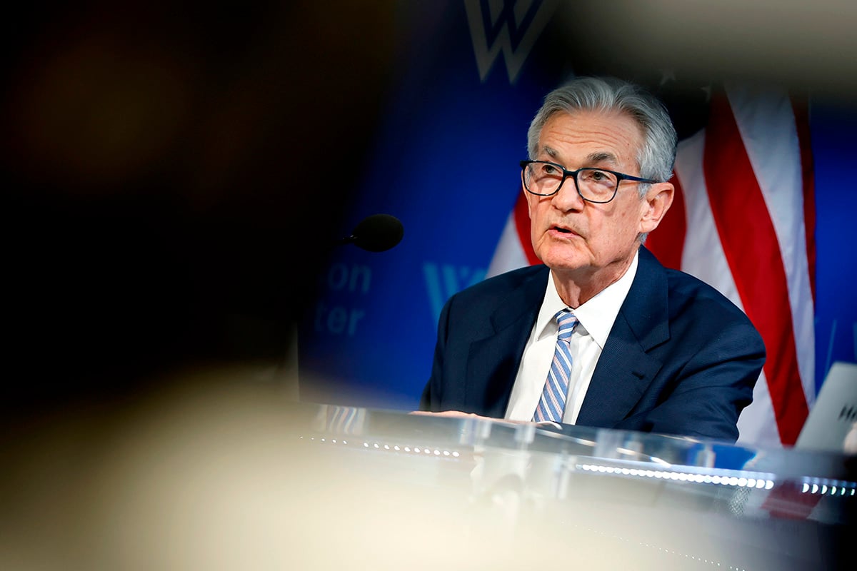 Powell Signals Rate-Cut Delay After Run of Inflation Surprises