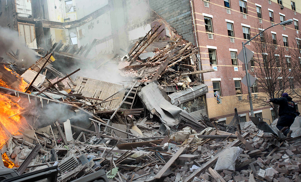 Emergency workers respond to the scene of an explosion that leveled two apartment buildings in the East Harlem neighborhood of New York on March 12, 2014. Photo: Jeremy Sailing/AP