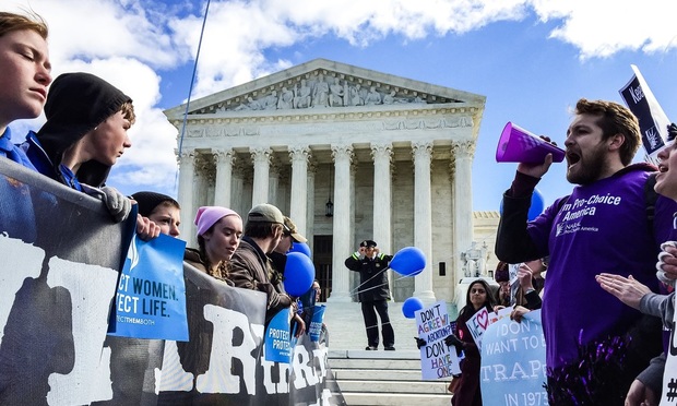Protesters for and against abortion ralliy outside the U.S. Supreme Court on March 2, 2016. (Photo: 