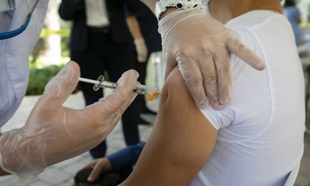 will healthcare workers be required to get covid vaccine in florida