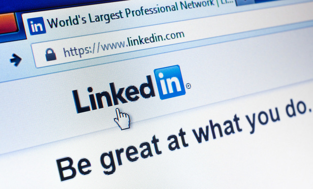 SunTrust Hit With Suit Over Banker's Explicit LinkedIn Message